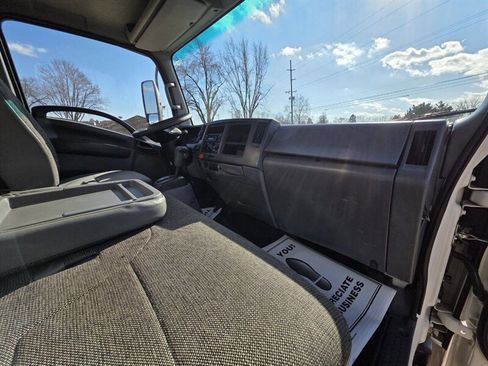 Used 2021 Isuzu NPR image 17