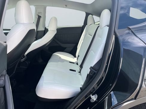 Used 2024 Tesla Model Y Long Range AWD/4WD image 13