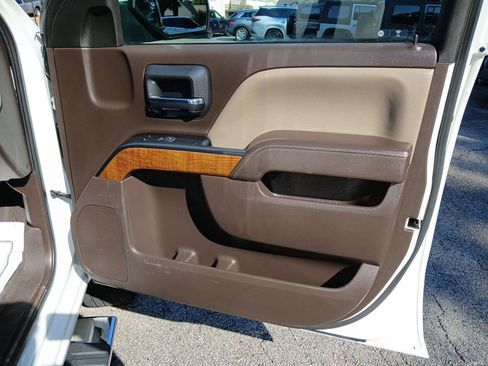 Used 2019 GMC Sierra 2500 SLE w/ SLE Preferred Package AWD/4WD image 17