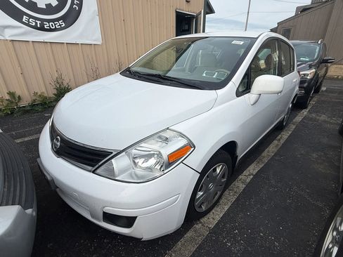 Used 2011 Nissan Versa 1.8 S w/ Plus Pkg FWD image 2