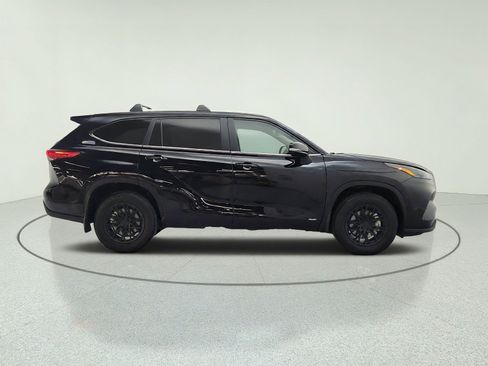 Used 2023 Toyota Highlander XLE AWD/4WD image 4