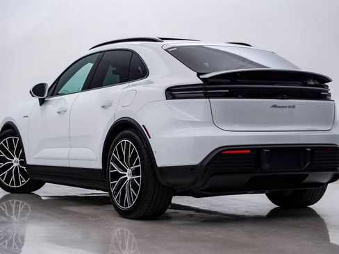 Certified 2025 Porsche Macan 4S Electric AWD/4WD image 3