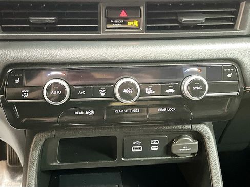 Used 2025 Honda Pilot TrailSport image 15