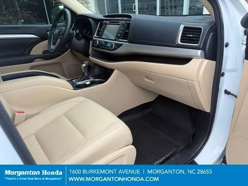 Used 2018 Toyota Highlander XLE FWD image 39