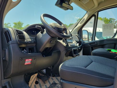Used 2025 RAM ProMaster 2500 w/ U-Haul Equipment Group FWD image 6