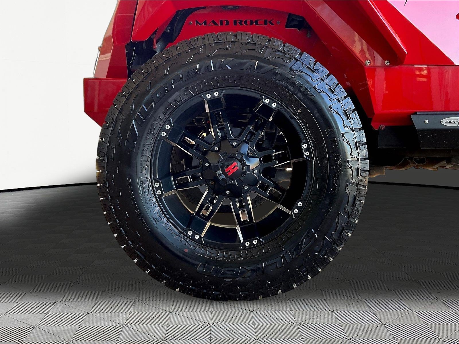 Used 2017 Jeep Wrangler Unlimited Sahara w/ Connectivity Group AWD/4WD image 32