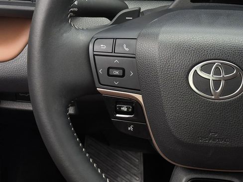 Used 2025 Toyota Crown Signia w/ Advanced Technology Package image 15