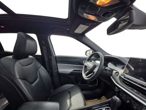 Used 2024 Jeep Compass Latitude w/ Sun and Sound Group image 15