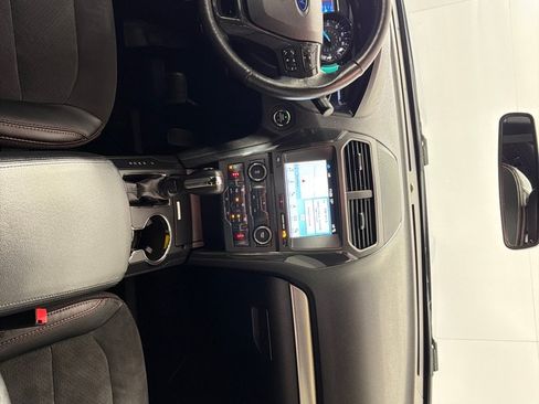 Used 2018 Ford Explorer XLT w/ Equipment Group 202A AWD/4WD image 27