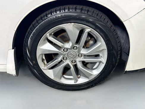 Used 2018 Honda Accord LX image 32