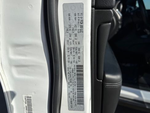 Used 2020 Jeep Grand Cherokee Laredo RWD image 30