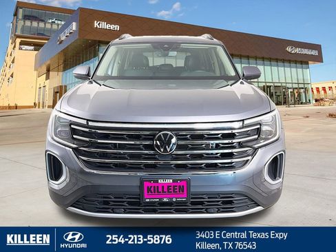 Used 2024 Volkswagen Atlas SE image 2
