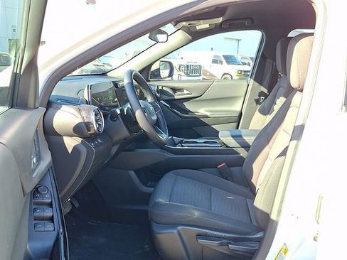 Used 2025 Chevrolet Equinox LT FWD image 9