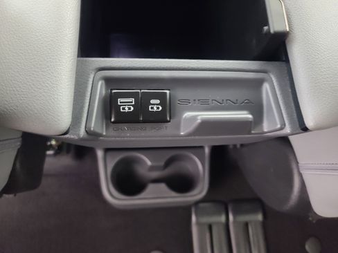 Used 2024 Toyota Sienna XLE image 20