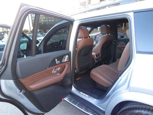 Used 2025 Mercedes-Benz GLS 450 4MATIC image 23