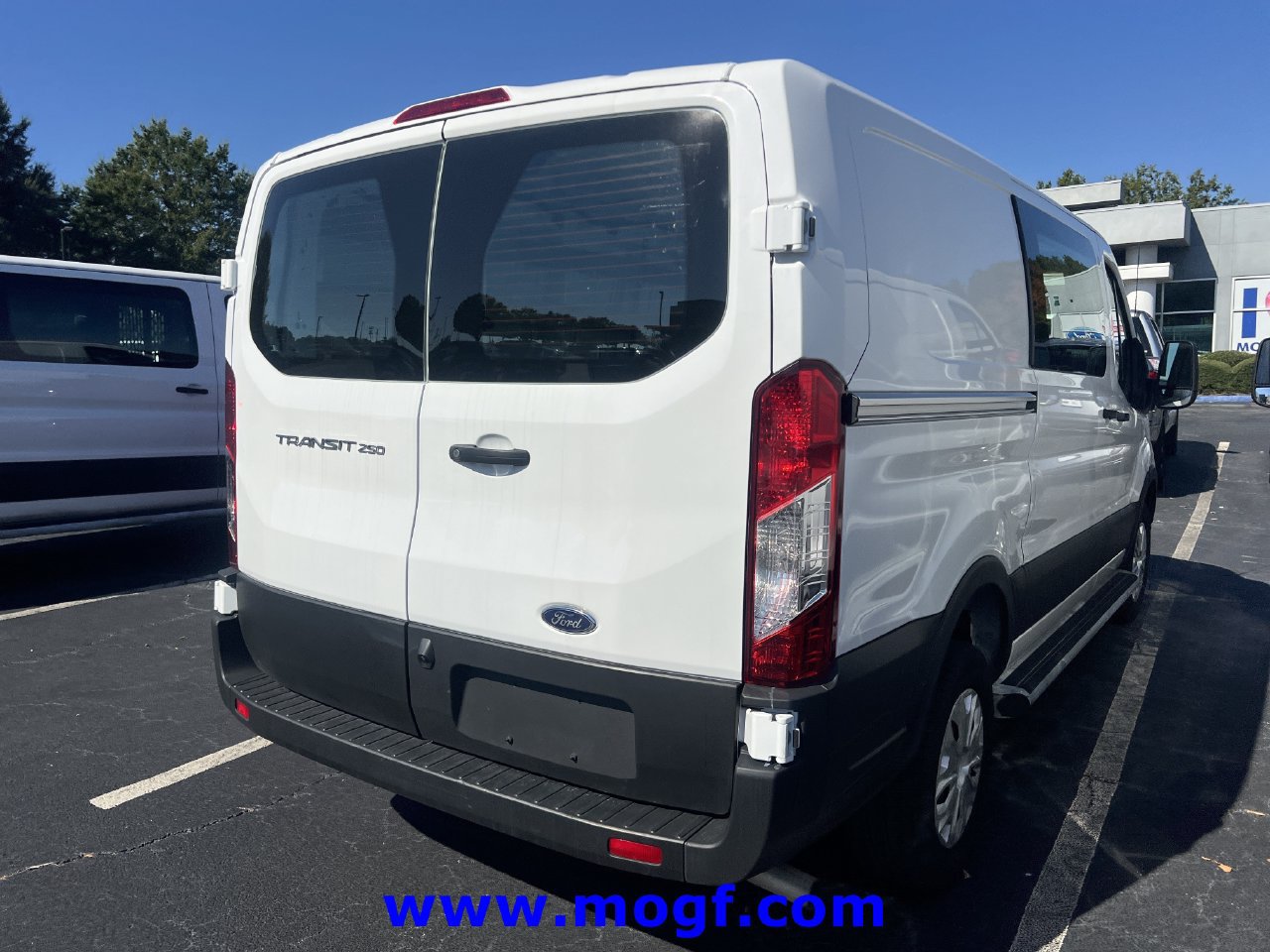 Used 2025 Ford Transit 250 Low Roof w/ Exterior Upgrade Package RWD image 3