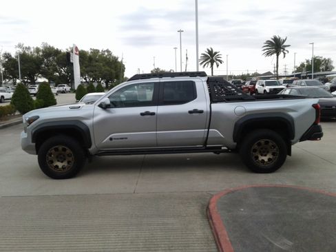 Used 2024 Toyota Tacoma Trailhunter Hybrid image 4