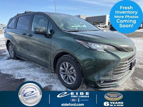 Used 2025 Toyota Sienna XLE w/ XLE Plus Package image 1