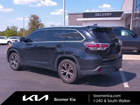 Used 2016 Toyota Highlander XLE AWD/4WD image 3