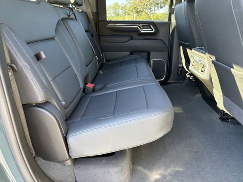 Used 2025 Chevrolet Silverado 2500 LTZ w/ LTZ Convenience Package image 15