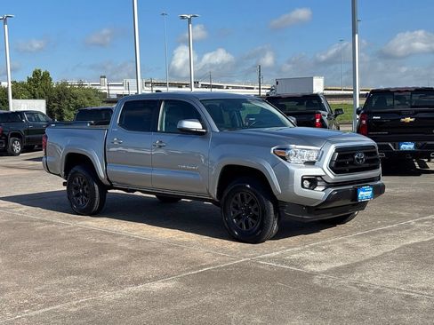 Used 2023 Toyota Tacoma SR5 w/ Technology Package AWD/4WD image 6