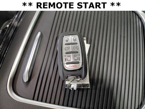 Certified 2024 Chrysler Pacifica Limited image 17