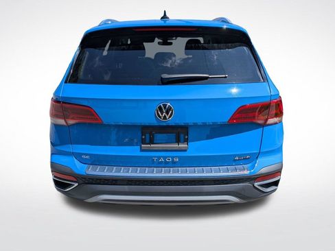 Used 2023 Volkswagen Taos SE w/ Panoramic Sunroof Package AWD/4WD image 5