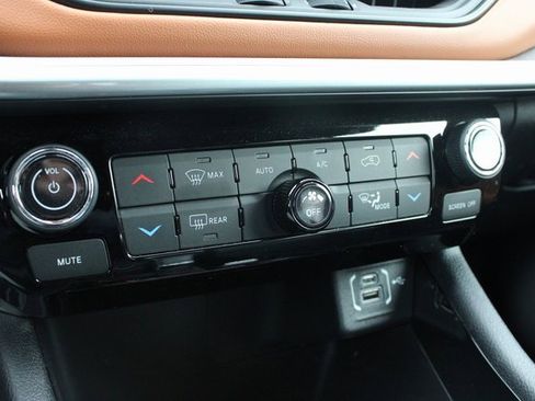 Used 2024 Jeep Compass Limited image 19