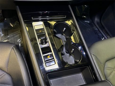 Certified 2025 Volkswagen Atlas SE image 28