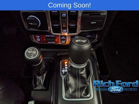 Used 2025 Jeep Wrangler Unlimited Rubicon AWD/4WD image 9