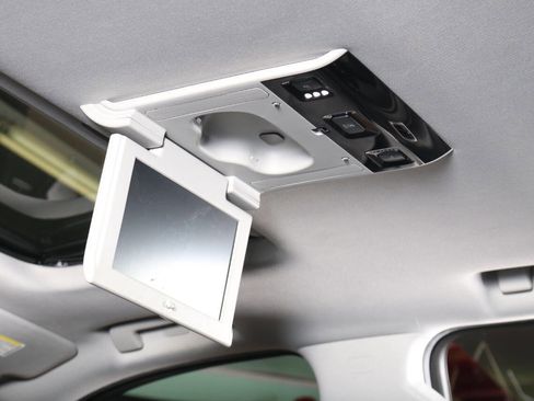 Used 2016 GMC Yukon Denali w/ Open Road Package image 39