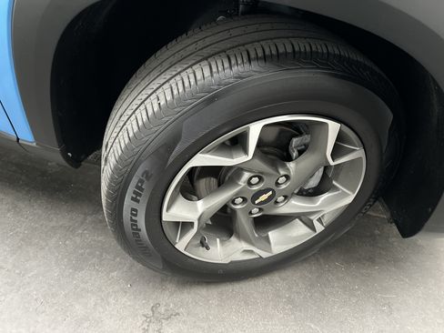Used 2025 Chevrolet Trax LT w/ Driver Confidence Package FWD image 11