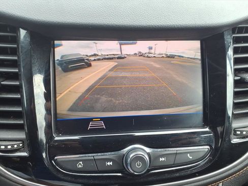 Used 2021 Chevrolet Trax LT image 7