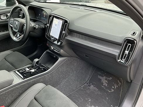 Certified 2025 Volvo XC40 B5 Plus image 20