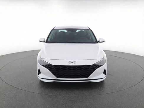 Used 2023 Hyundai Elantra SEL image 2