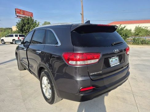 Used 2017 Kia Sorento FWD w/ LX Convenience Package image 8