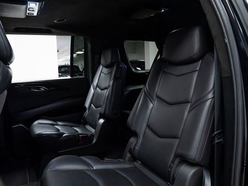Used 2019 Cadillac Escalade ESV Platinum image 21