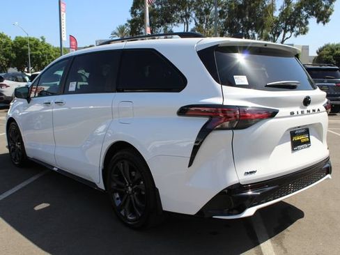 Certified 2026 Toyota Sienna XSE FWD image 11