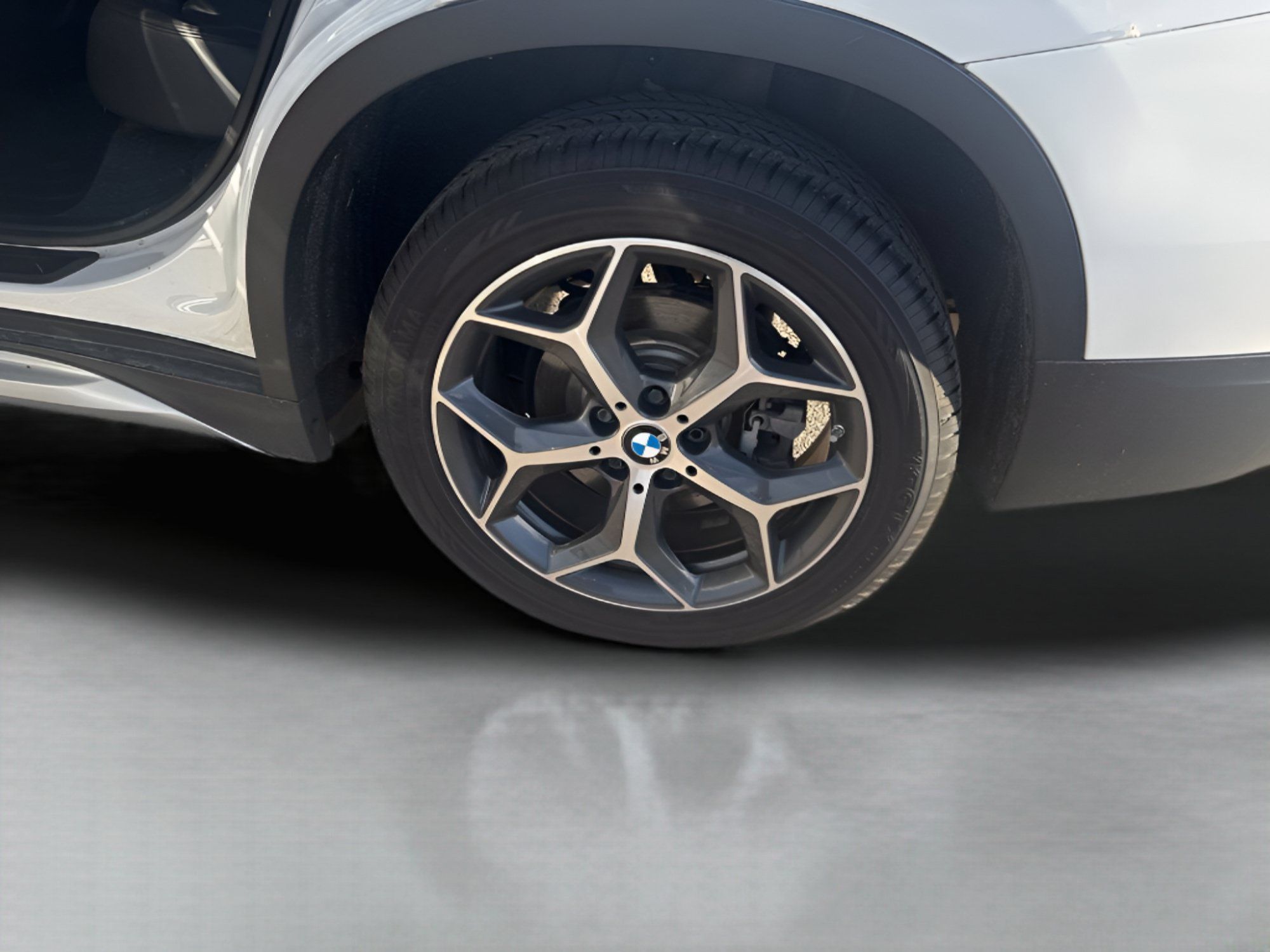 Used 2016 BMW X1 xDrive28i AWD/4WD image 16