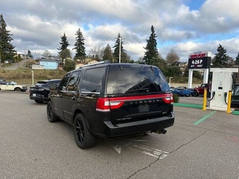 Used 2015 Lincoln Navigator 4WD image 2