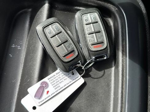 Used 2018 Chrysler Pacifica Touring-L w/ Premium Audio Group FWD image 40