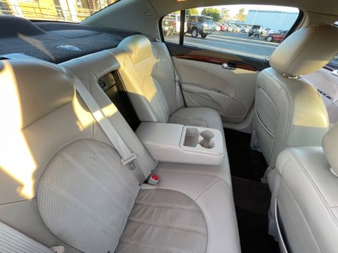 Used 2011 Buick Lucerne Super image 28