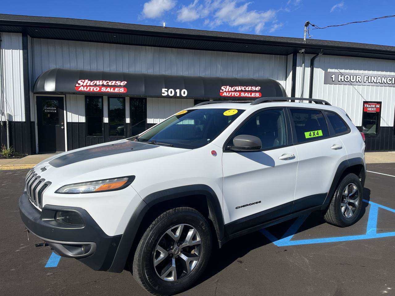 Used 2016 Jeep Cherokee Trailhawk w/ Comfort/Convenience Group AWD/4WD image 1