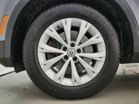 Used 2018 Volkswagen Tiguan SEL AWD/4WD image 32