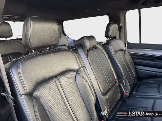 Used 2025 Jeep Wagoneer Series II w/ 8-Passenger Seating Package AWD/4WD image 28