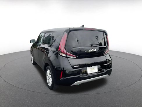 Used 2025 Kia Soul LX w/ LX Technology Package image 11
