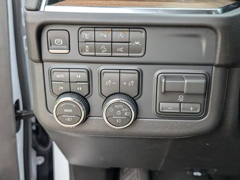 New 2026 Chevrolet Suburban High Country AWD/4WD image 18