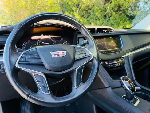 Used 2017 Cadillac XT5 Luxury image 44