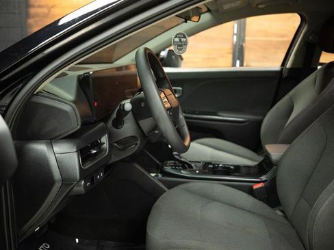 Used 2025 Kia K4 LXS image 8