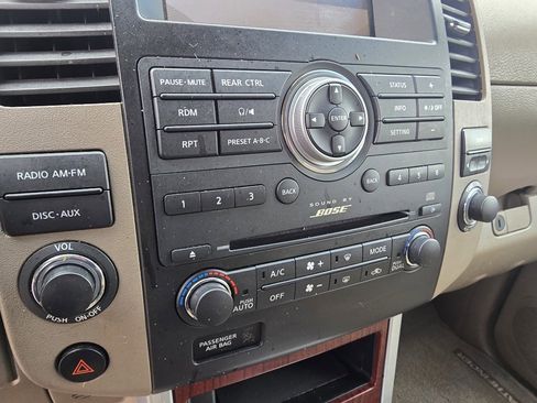 Used 2010 Nissan Pathfinder LE image 22